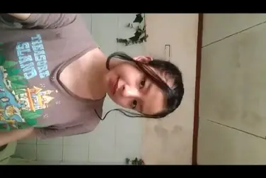 Gadis Cantik Rekam Diri Sendiri Mau Mandi